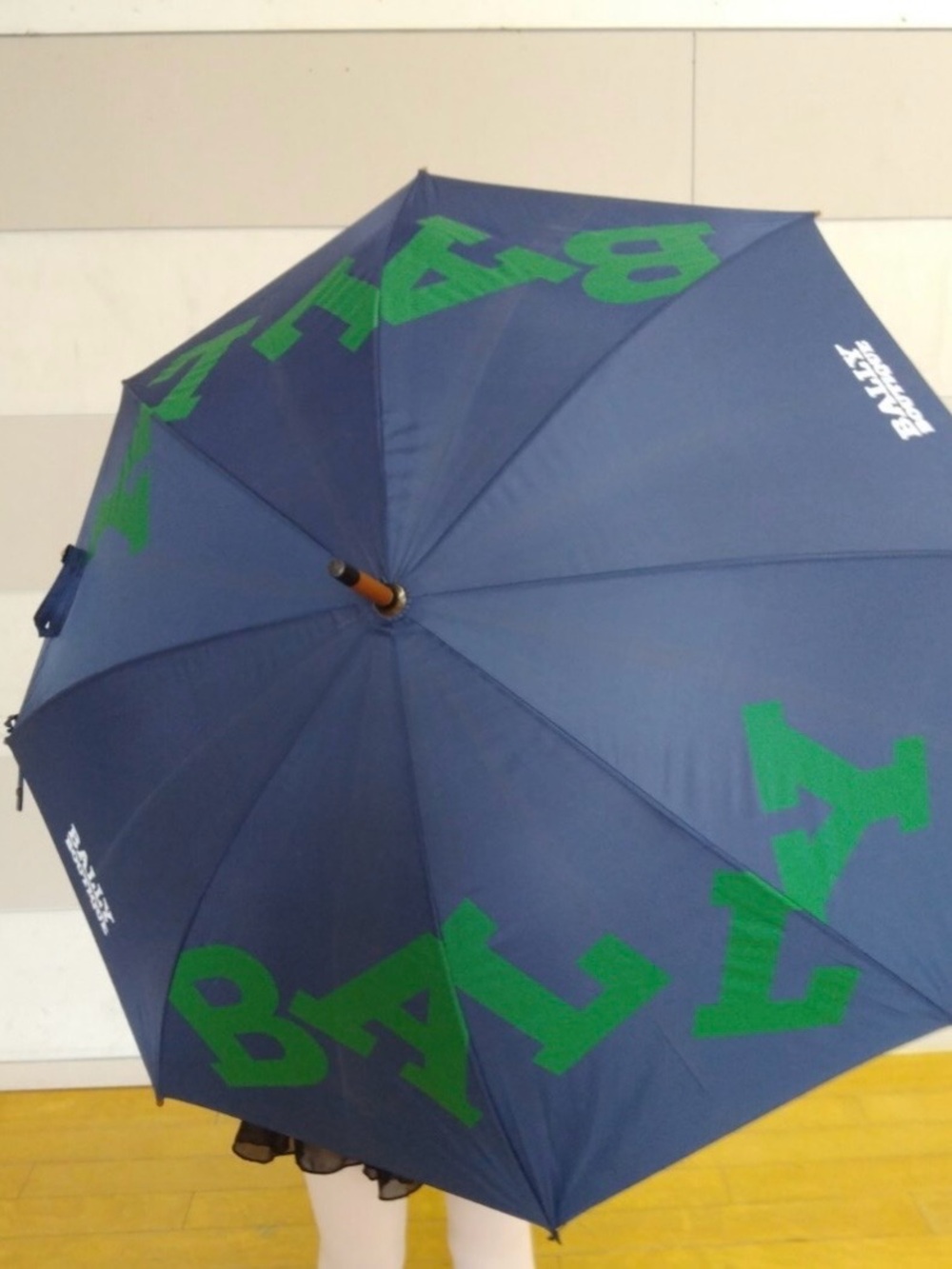 Vintage Bally Boutique Logo Umbrella Navy Green Monogram Wood Handle Rare Italy